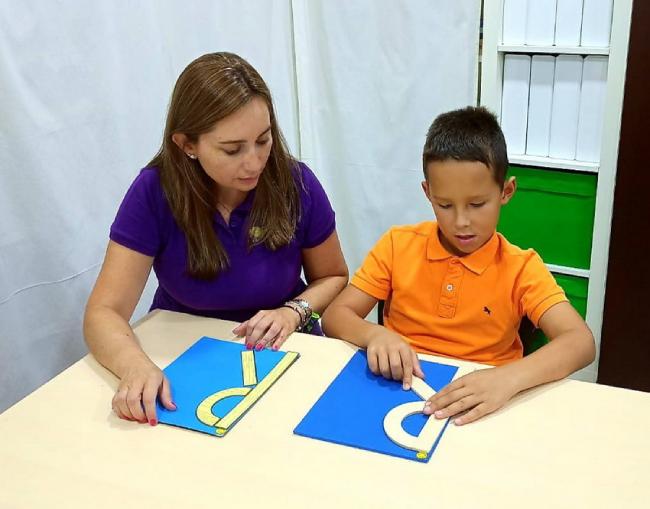 Foto real en la sede de Logros niño en tratamiento